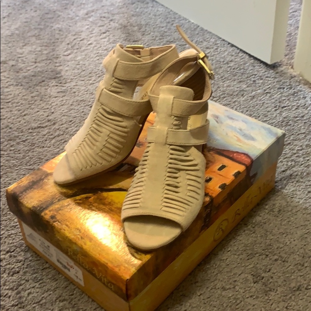 Perfect transitional shoe.